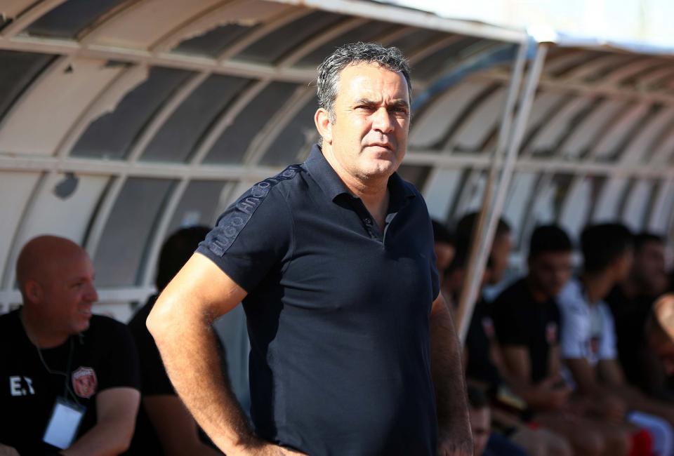 Βάζει υπογραφή και πιάνει δουλειά! thumb