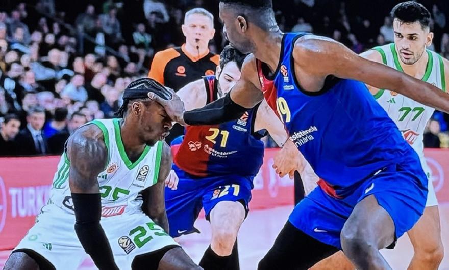 Πόσταρε τη φωτογραφία με το απίθανο φάουλ στον Ναν ο Αταμάν: «Όταν μιλάω...» thumb