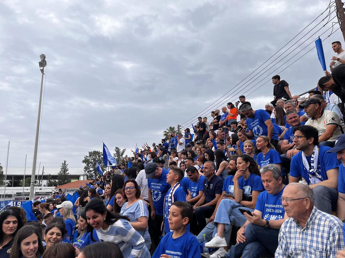 Πάρτι τίτλου στην Αραδίππου (pic, vid) thumb