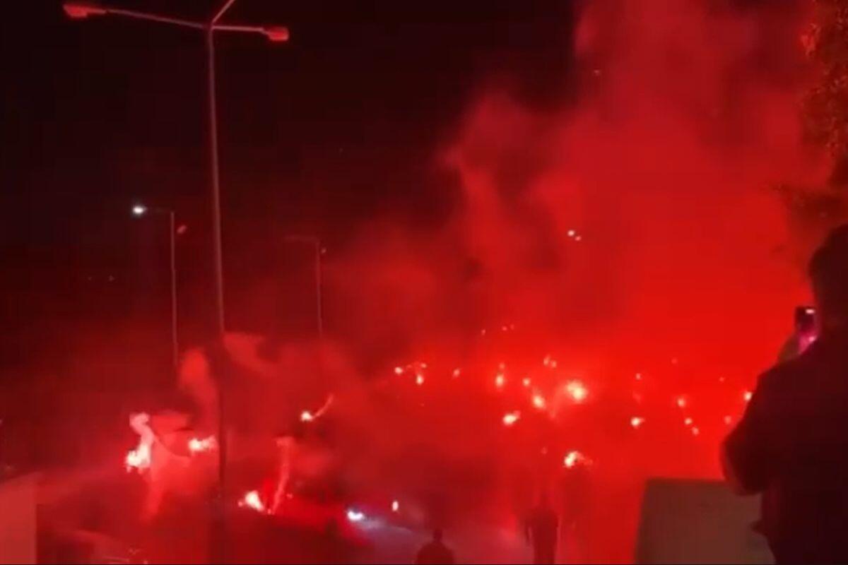 Ο κόσμος του ΠΑΟΚ έκανε τη νύχτα μέρα και γιόρτασε εκκωφαντικά τα 98 χρόνια ιστορίας thumb