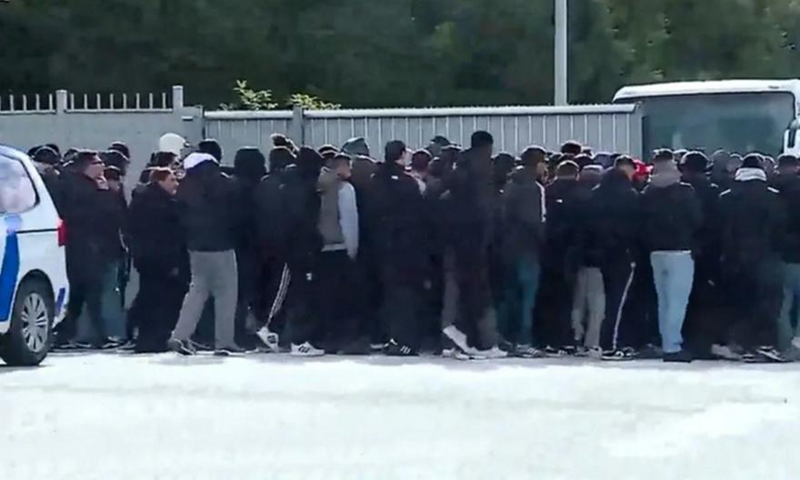 Πήγαν στο προπονητικό για να ζητήσουν εξηγήσεις 200 οπαδοί της Μπενφίκα thumb