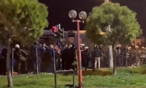 Βίντεο: Μαζικές προσαγωγές όσων ήταν στο γήπεδο! thumb