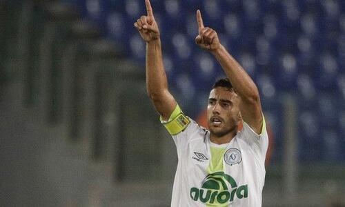 Σαπεκοένσε: Ο επιζών του δυστυχήματος Ρουσέλ σήκωσε το πρωτάθλημα thumb