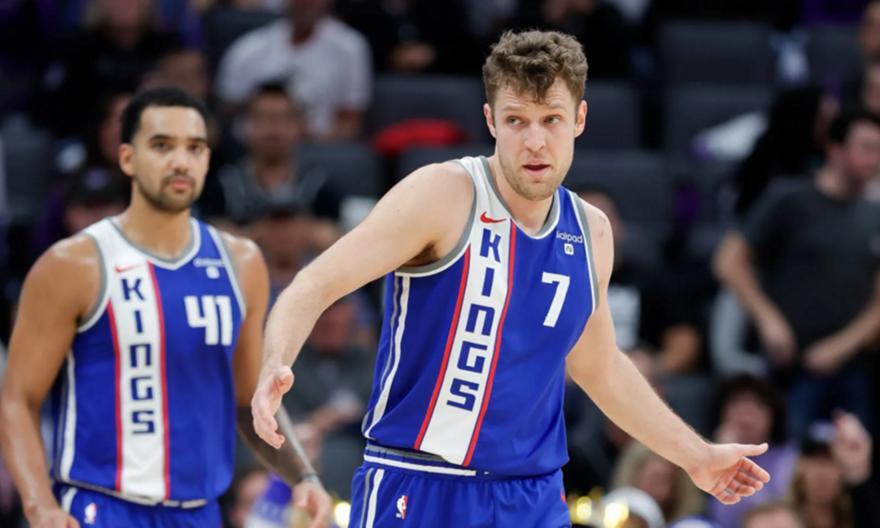 «Δεν θέλει να φύγει από το NBA ο Βεζένκοφ» thumb