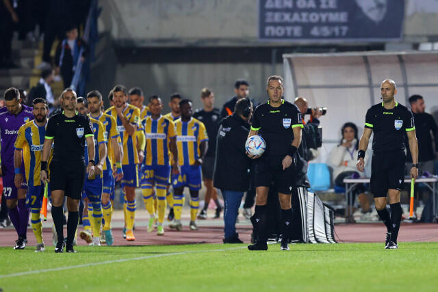 Πάφος FC-ΑΠΟΕΛ: Φωτορεπορτάζ από το «Στέλιος Κυριακίδης» thumb