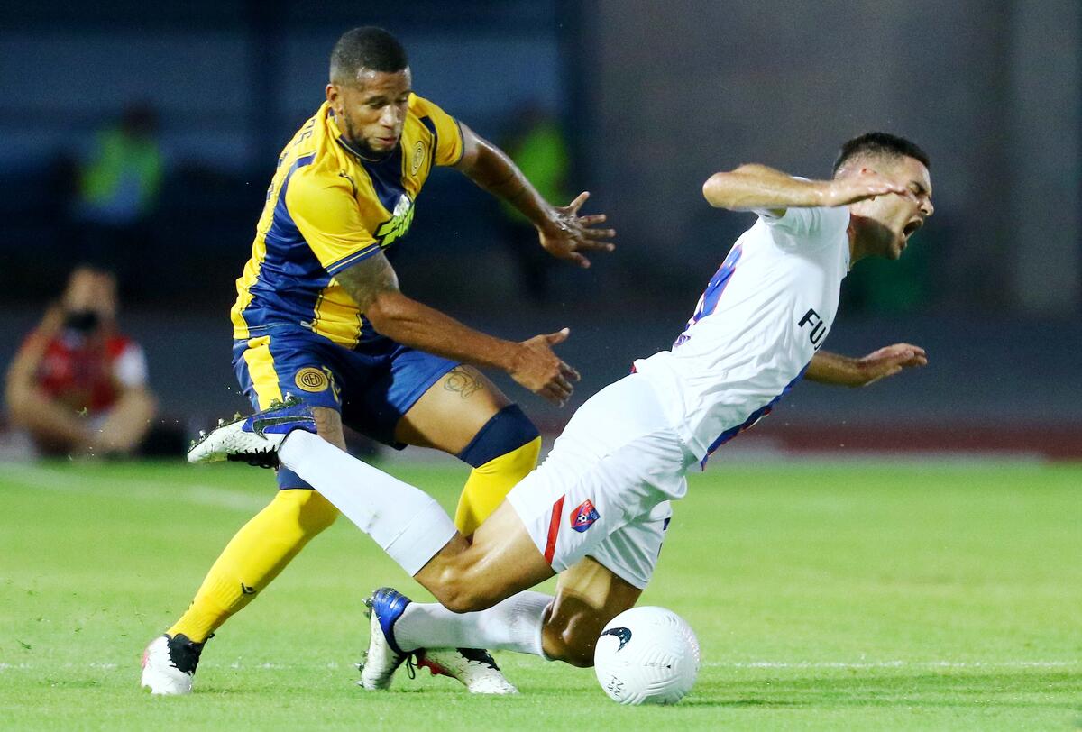 Τελικό: ΑΕΛ-Βλαζνία 1-0 thumb