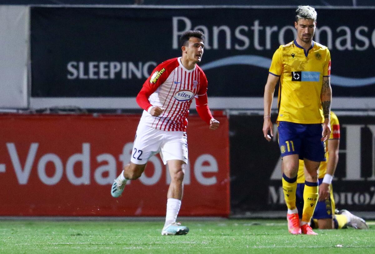 Live: Νέα Σαλαμίνα-ΑΕΛ 1-0 (τελικό) thumb