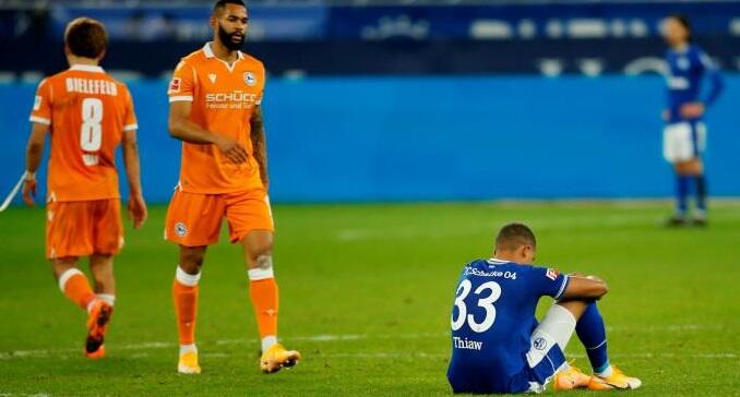 Η Σάλκε έφτασε τους 29 αγώνες χωρίς νίκη στην Bundesliga (pic) thumb