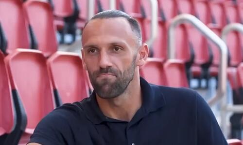 «Επειδή είμαι... άσχημος και σκληρός δεν σημαίνει ότι δεν είμαι άνθρωπος» thumb