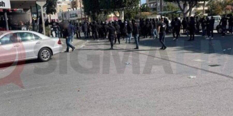 Πετροβολισμοί και ρίψη μολότοφ στο μνημόσυνο του Γρίβα / Έρευνες για τους δράστες thumb
