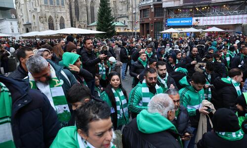 Έφτασε η πορεία των οπαδών της Ομόνοιας στο «Allianz Stadion» (ΒΙΝΤΕΟ ST) thumb