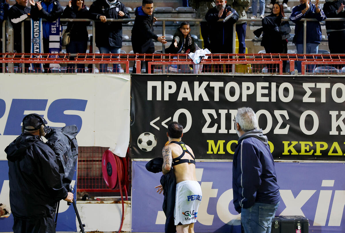 Ωραίο σκηνικό: Ζήτησε Βαλμπουενά, πήρε Βαλμπουενά! (Φώτος) thumb
