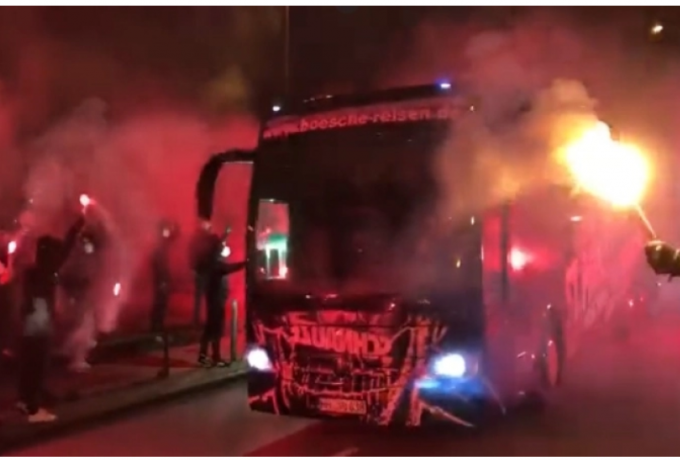 Ζανκτ Πάουλι: Αποθέωσαν τους παίκτες οι οπαδοί μετά την πρόκριση επί της Ντόρτμουντ thumb