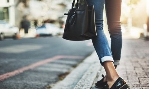 Άρπαξαν τσάντα γυναίκας με σχεδόν μισό εκατομμύριο στην Λεμεσό! thumb