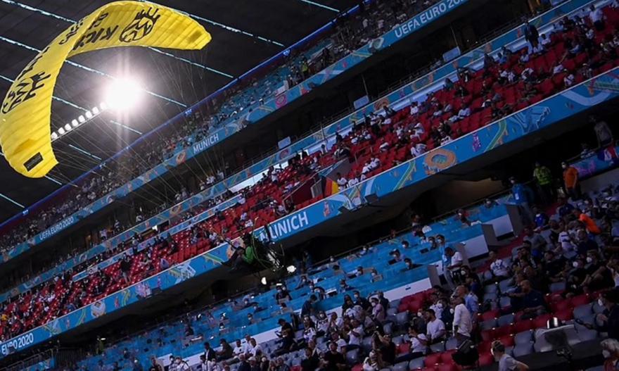 Ελεύθεροι σκοπευτές ήταν έτοιμοι να σκοτώσουν τον αλεξιπτωτιστή thumb