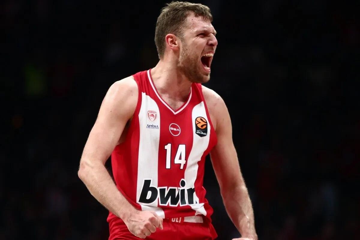 Euroleague: Παράσταση Βεζένκοβ και τρίτη σερί νίκη thumb