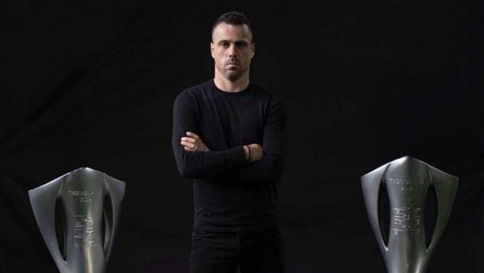 «Το ταξίδι έφτασε στο τέλος - Σας περιμένω όλους στην Τούμπα» (vid) thumb