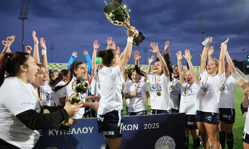 Ο Πρόεδρος της FIFA συγχαίρει τις Apollon Ladies thumb