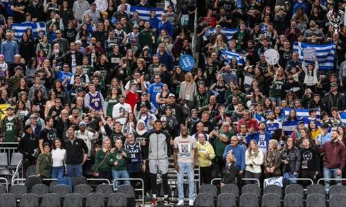 Μπακς: «200 χρόνια ελευθερίας, χρόνια πολλά Έλληνες» thumb