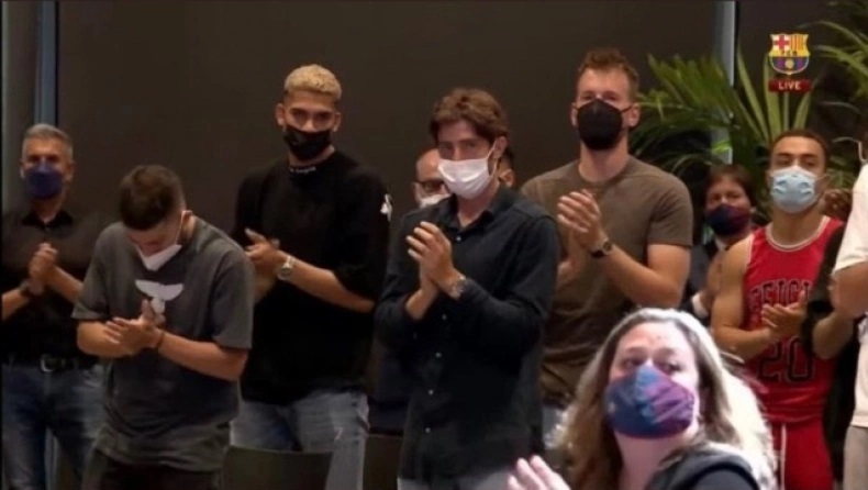 Στο «αντίο» του Μέσι ο Ντεστ εμφανίστηκε σαν... τουρίστας! (pics) thumb