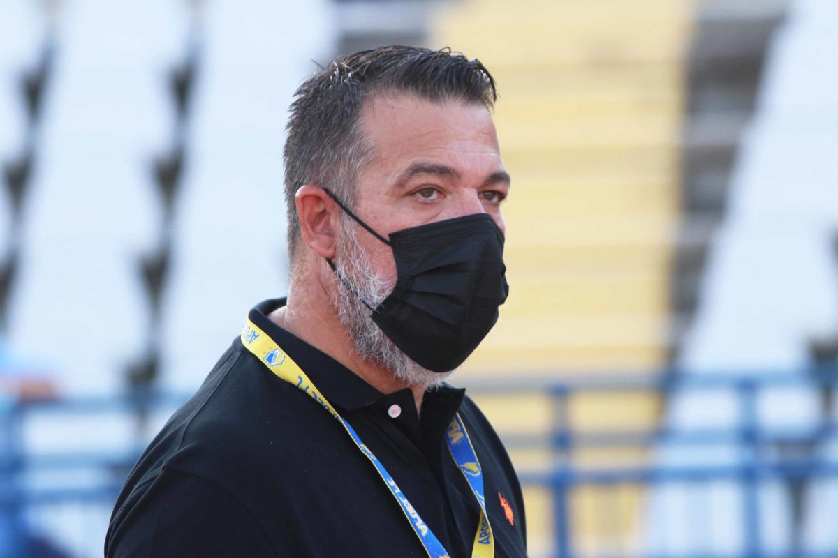 Ξέσπασε ο Πετεβίνος: «Τραγικά πράγματα, θα τιναχθεί το πρωτάθλημα στον αέρα» thumb