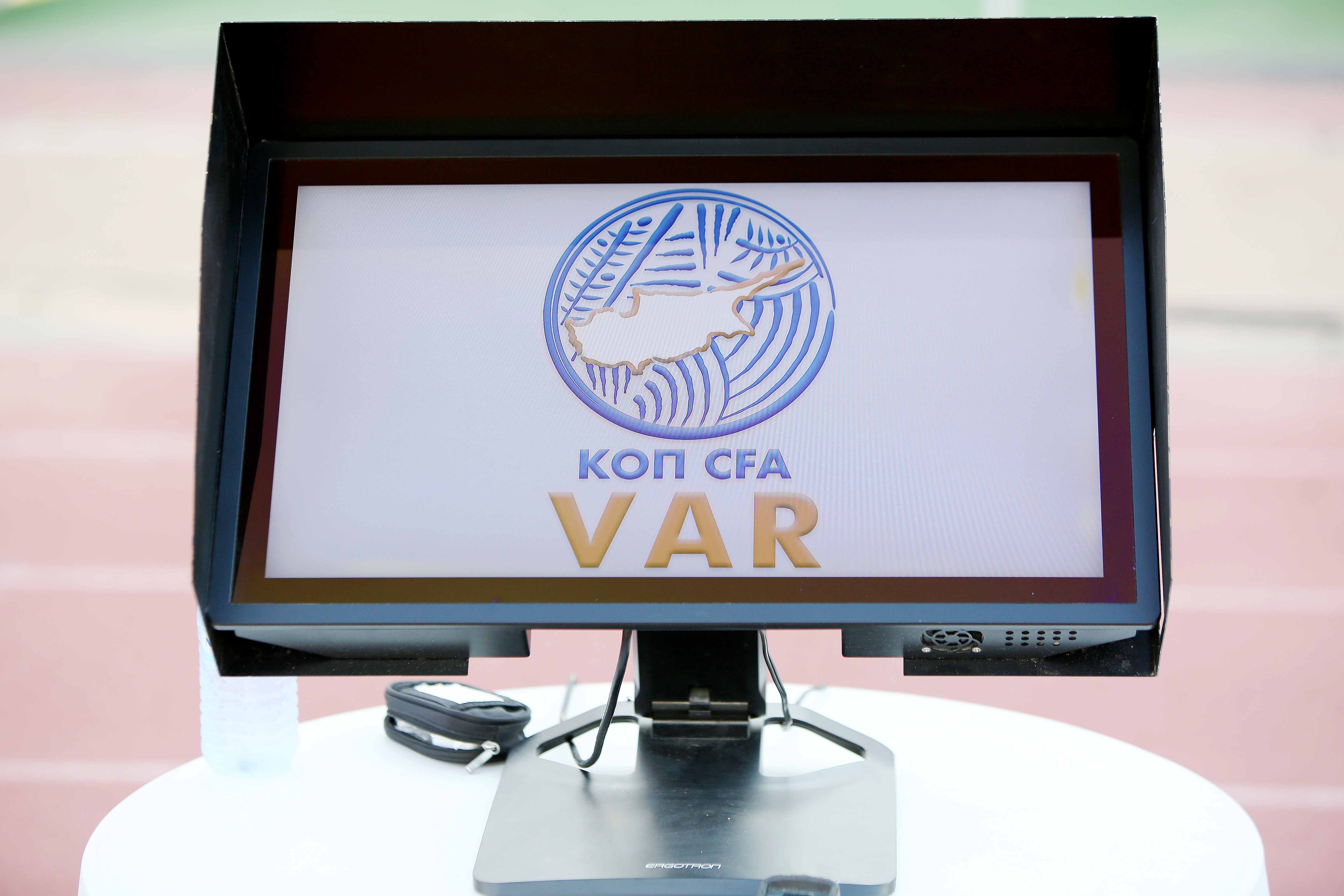 Κόκκινη στον Απόλλωνα, άκυρο, (VAR) και κίτρινη στην ΑΕΚ thumb