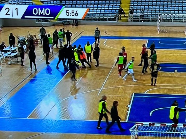Βαριές ποινές για ΑΕΛ και Ομόνοια για τα επεισόδια   thumb