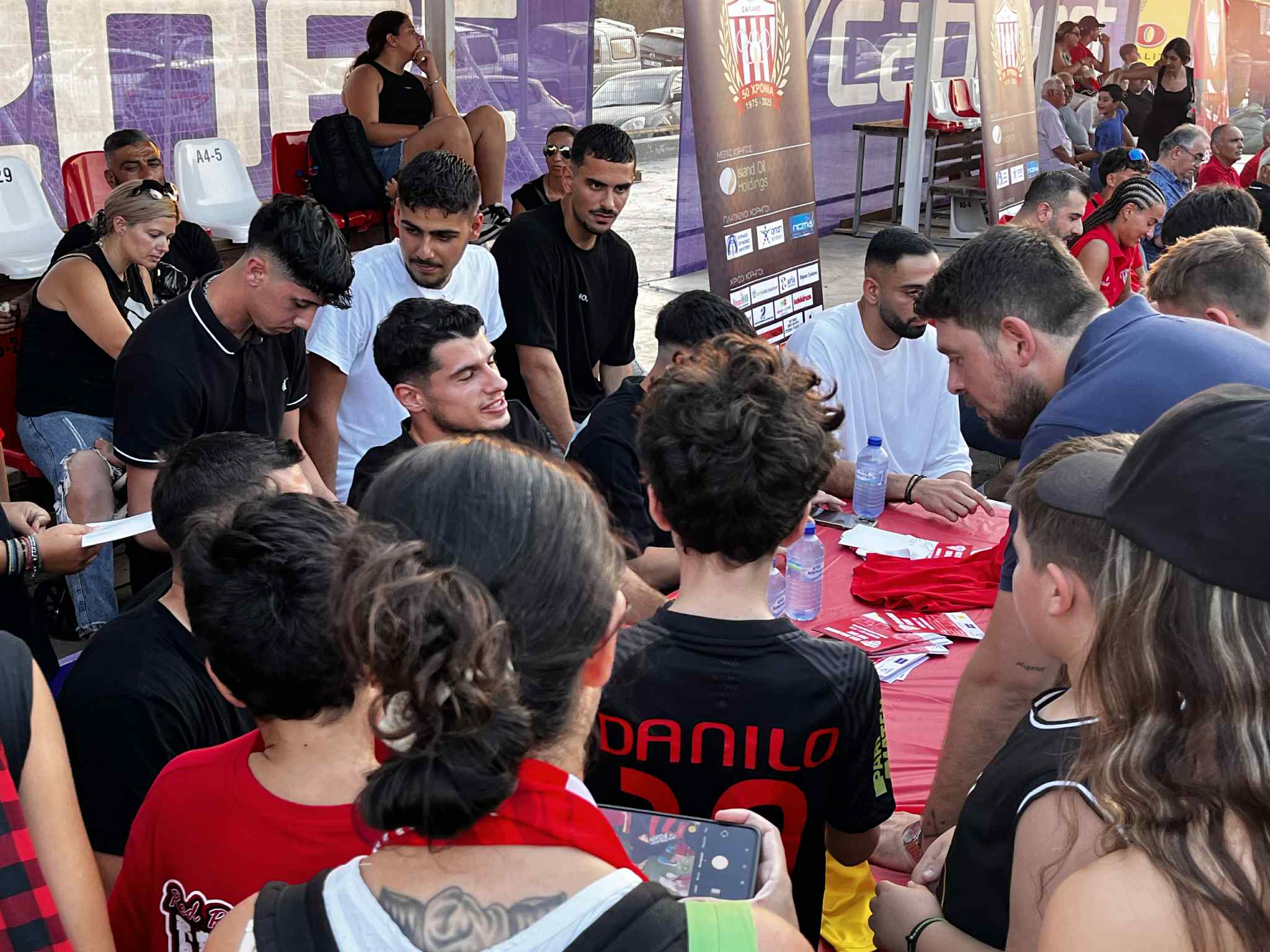 «Ερυθρόλευκο» μήνυμα για τα διαρκείας  thumb