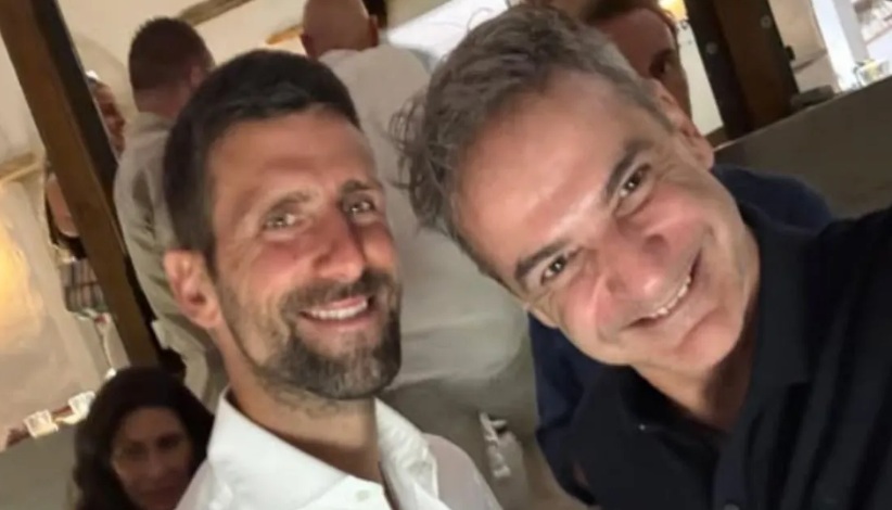 Selfie Μητσοτάκη-Τζόκοβιτς στη Τήνο thumb