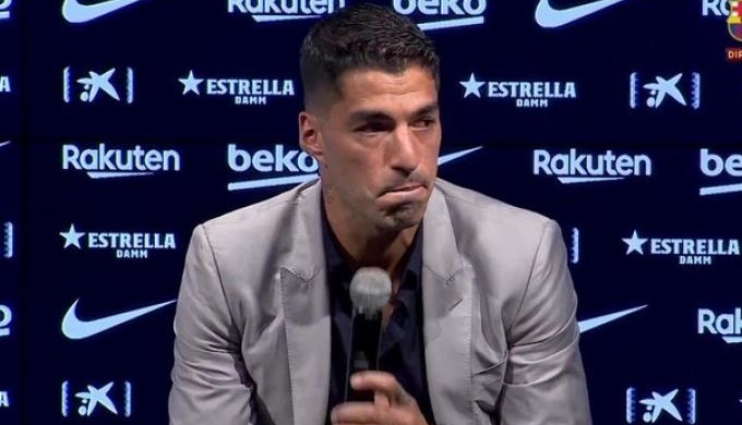 «Λύγισε» στο «αντίο» ο Σουάρες, με δάκρυα στα μάτια αποχαιρέτησε τη Μπαρτσελόνα (vids) thumb