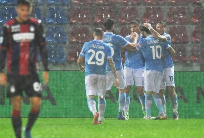  Η Λάτσιο εύκολα 2-0 την ουραγό Κροτόνε thumb