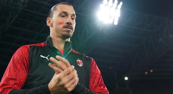 Επίθεση Ζλάταν στην FIFA: «Κάποιος βγάζει λεφτά με το όνομά μου» thumb