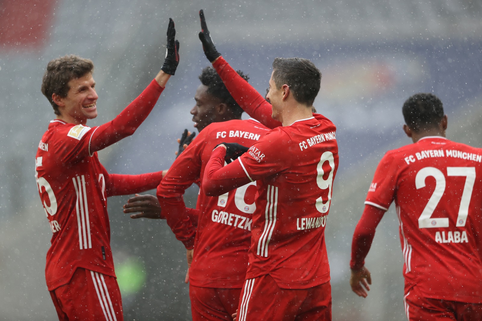 Bundesliga: Ιστορικό ρεκόρ από Λεβαντόφσκι, πρωταθλήτρια χειμώνα η Μπάγερν thumb