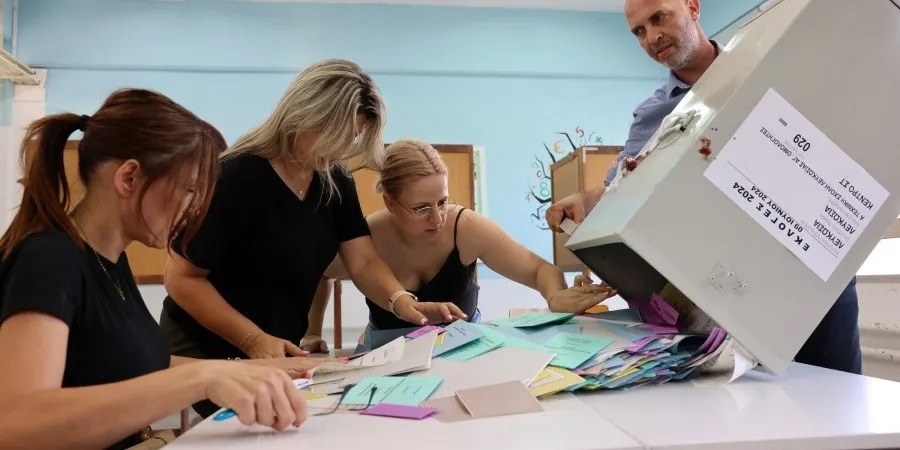 LIVE: Έκλεισαν οι κάλπες - Εκπλήξεις δείχνουν τα Exit Poll thumb