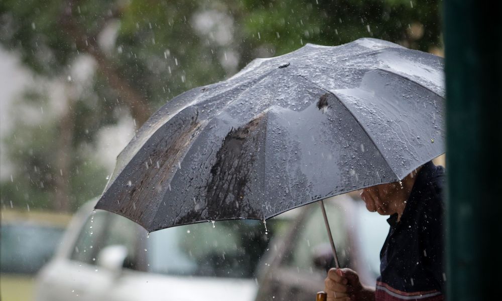 Kίτρινη προειδοποίηση για ισχυρές καταιγίδες αύριο Πέμπτη thumb