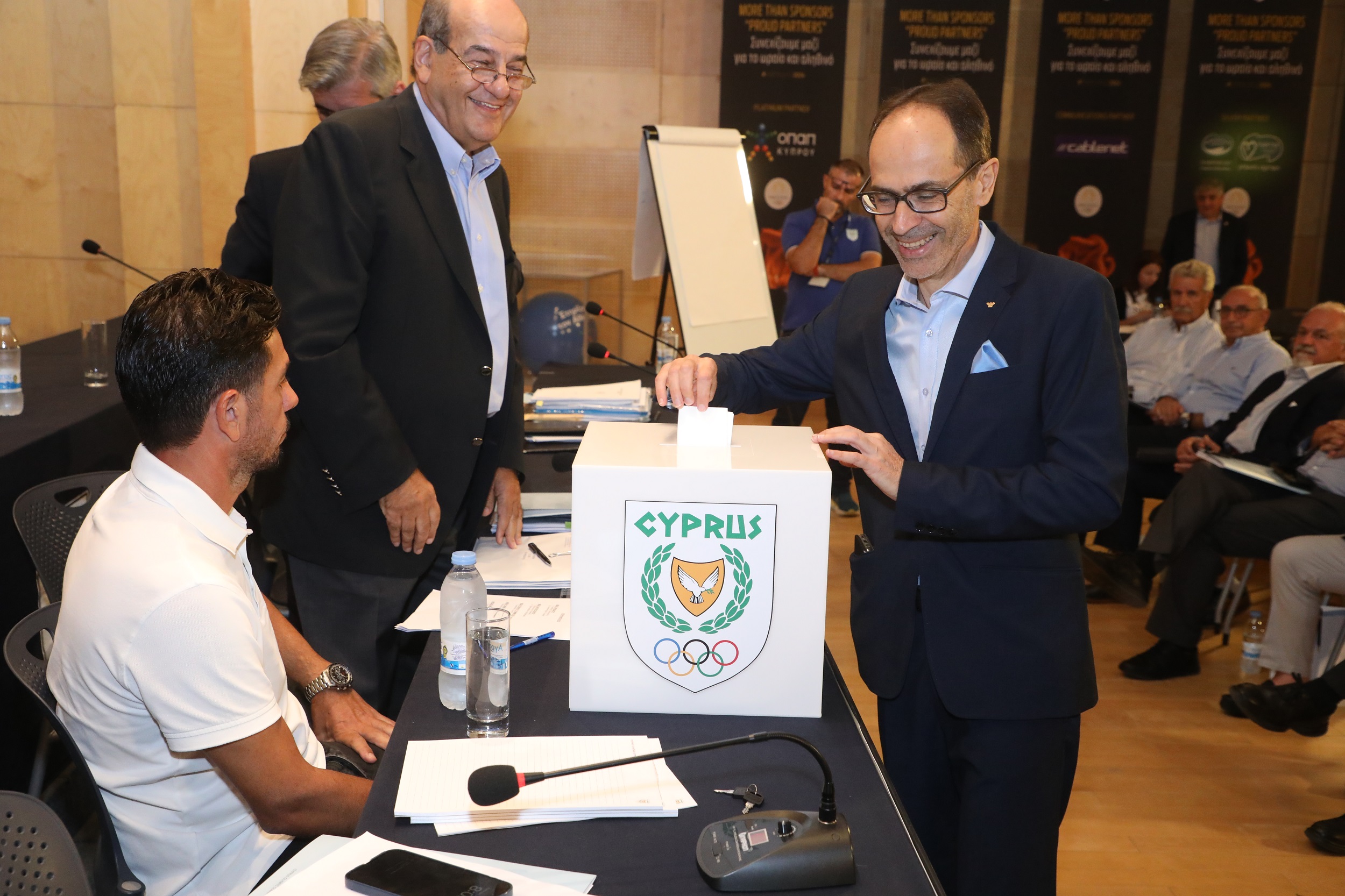 Επανεκλογή Χρυσοστόμου στην προεδρία της ΚΟΕ thumb