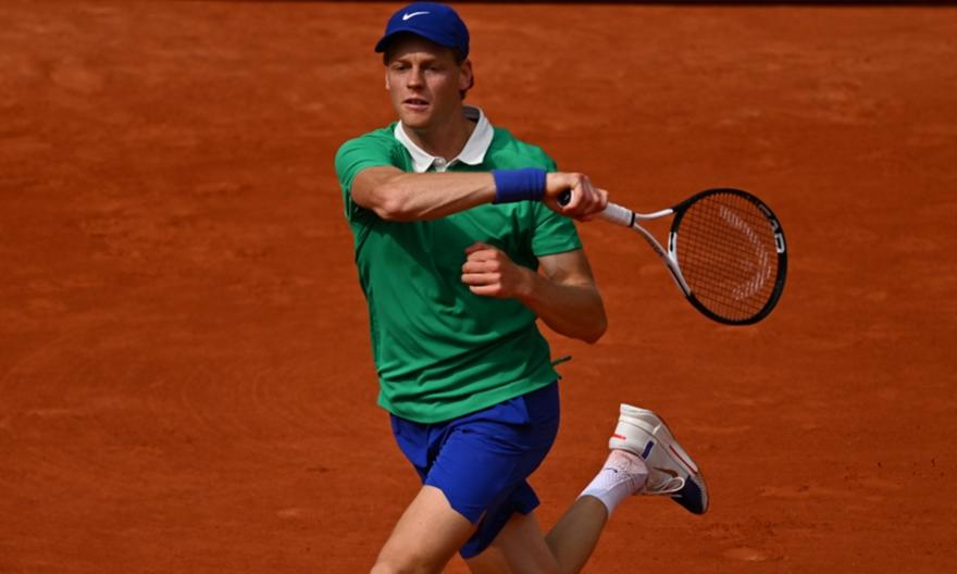 Στα ημιτελικά του Roland Garros ο Γιανίκ Σίνερ thumb
