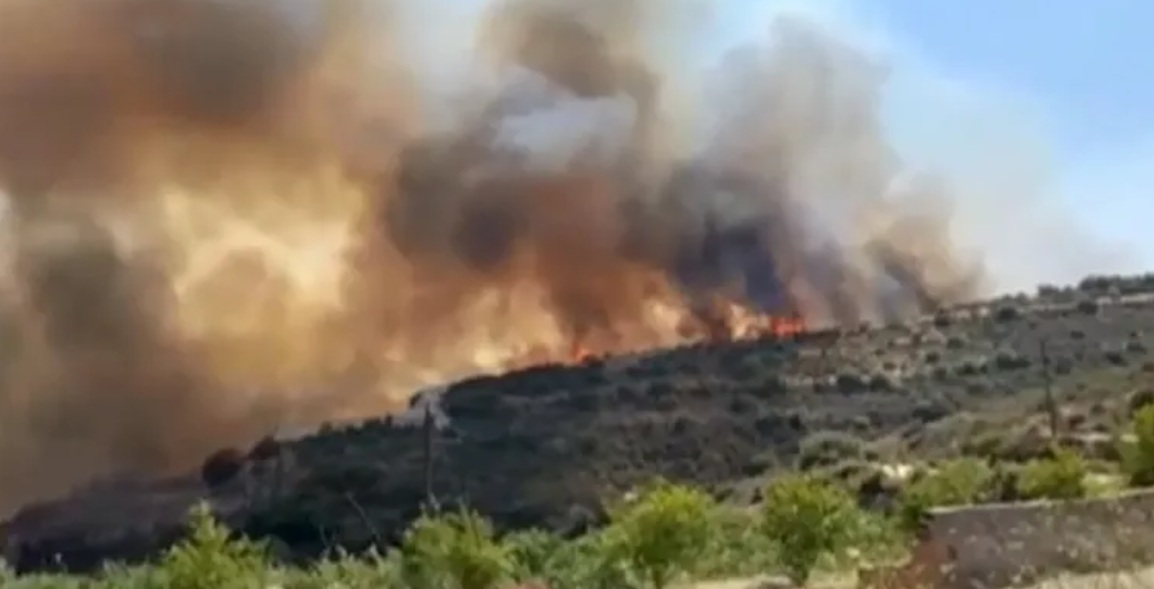 Εκκενώνονται χωριά στη Λεμεσό λόγω της φωτιάς - Καίγονται σπίτια... thumb