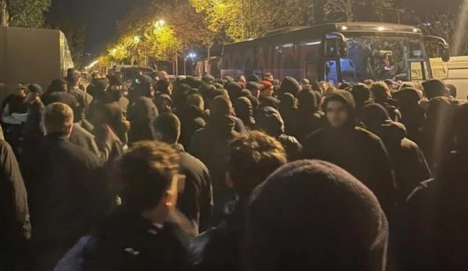 Χάος στη Νις: Οπαδοί έφτυσαν και χτύπησαν στους Μπογκά και Μοφί! thumb