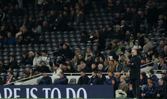 Οι οπαδοί της Τότεναμ άδειασαν το γήπεδο από το ημίχρονο! thumb