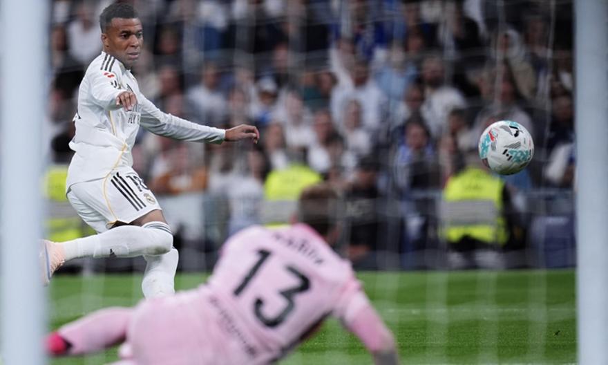 La Liga: Η Ρεάλ νίκησε, ο κόσμος… ξέσπασε thumb