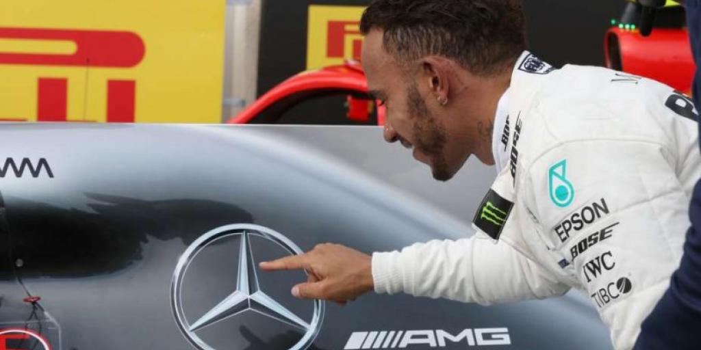 Στην Mercedes για ακόμα δύο χρόνια ο Χάμιλτον | Sportime